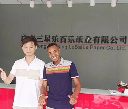 2.customer visiting our factory 1.jpg